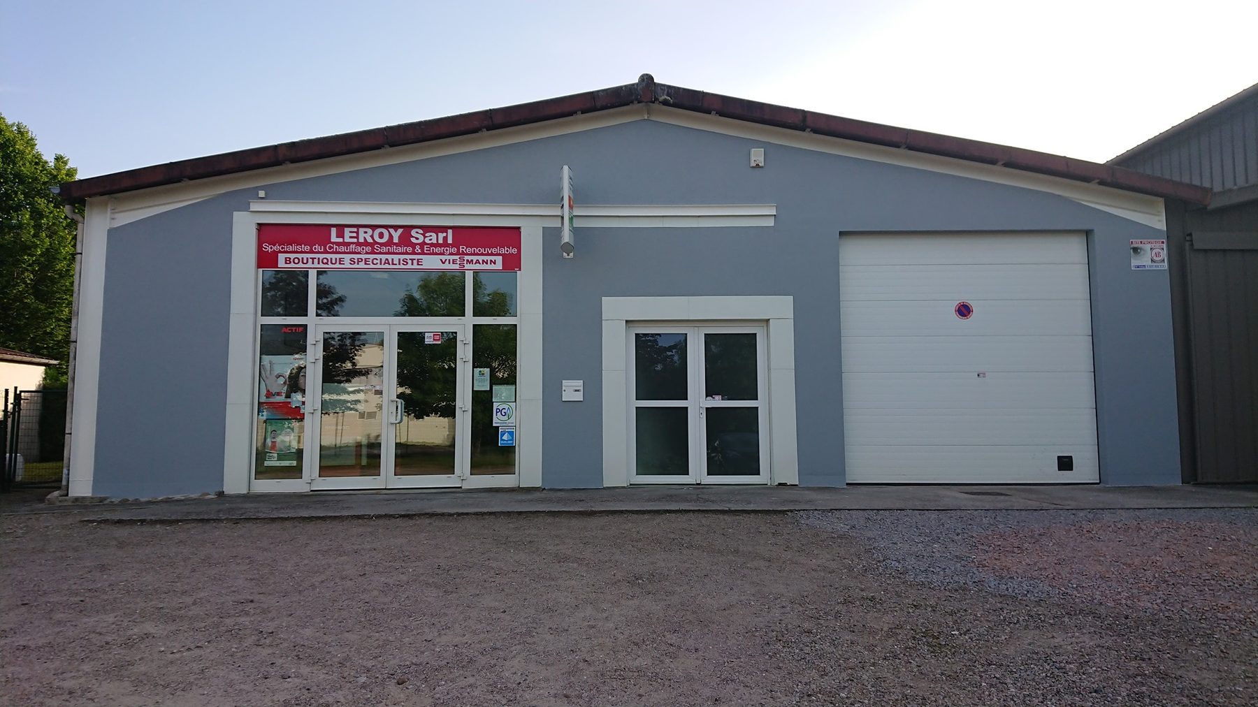 La façade de l'entreprise Leroy, avenue Pierre Blanck à Épinal